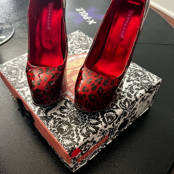 Pleasers Heels TEEZE-37 Bordello Pumps
Red Cheetah size 6 - Picture 4 of 5